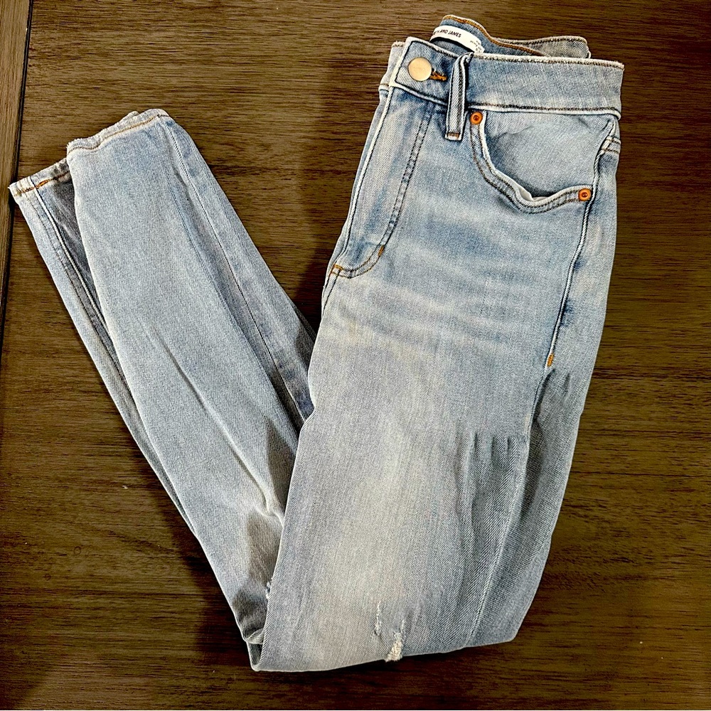 Elizabeth and James High Rise, Skinny , Ankle Distressed Jeans. Size 8/29.
